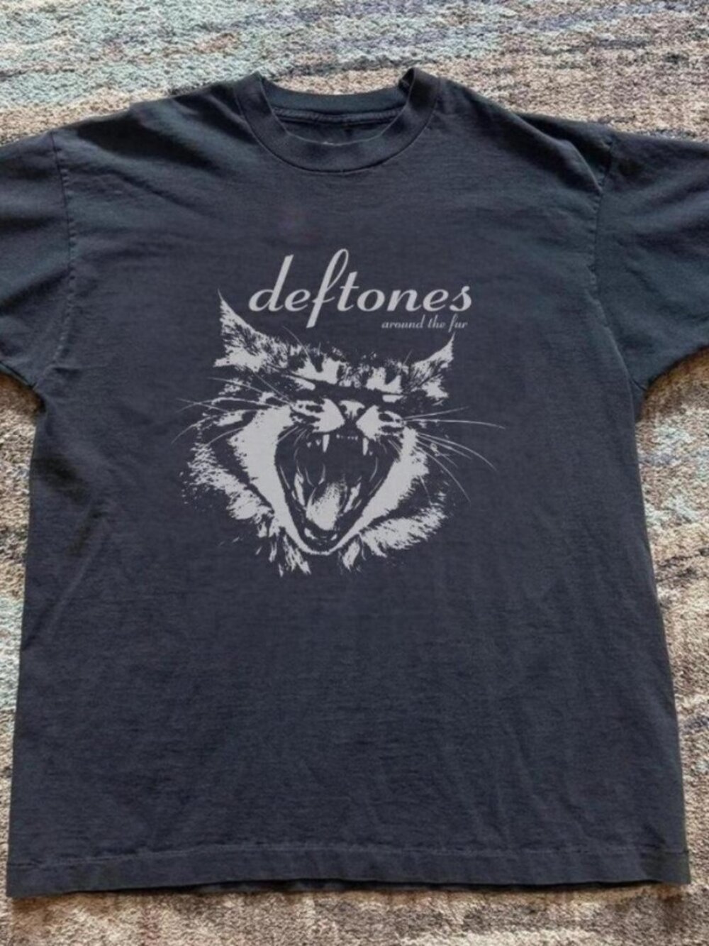 Deftones black band graphic t-shirt